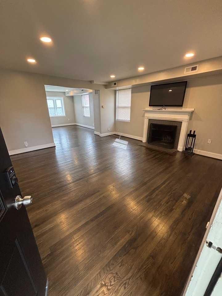1915 Hillenwood Rd - Photo 4 of 21