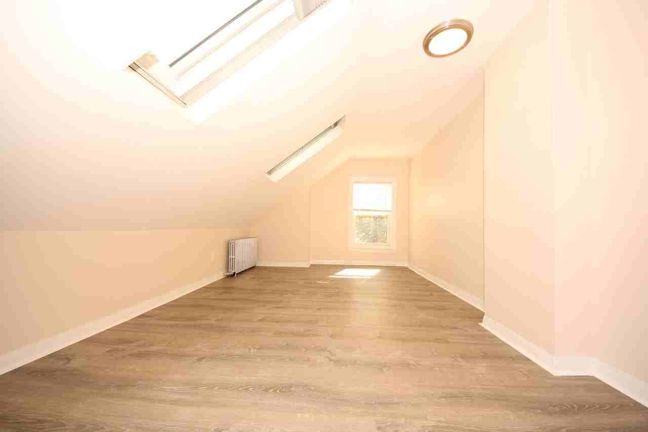 93 Cushing St - Photo 3 of 10