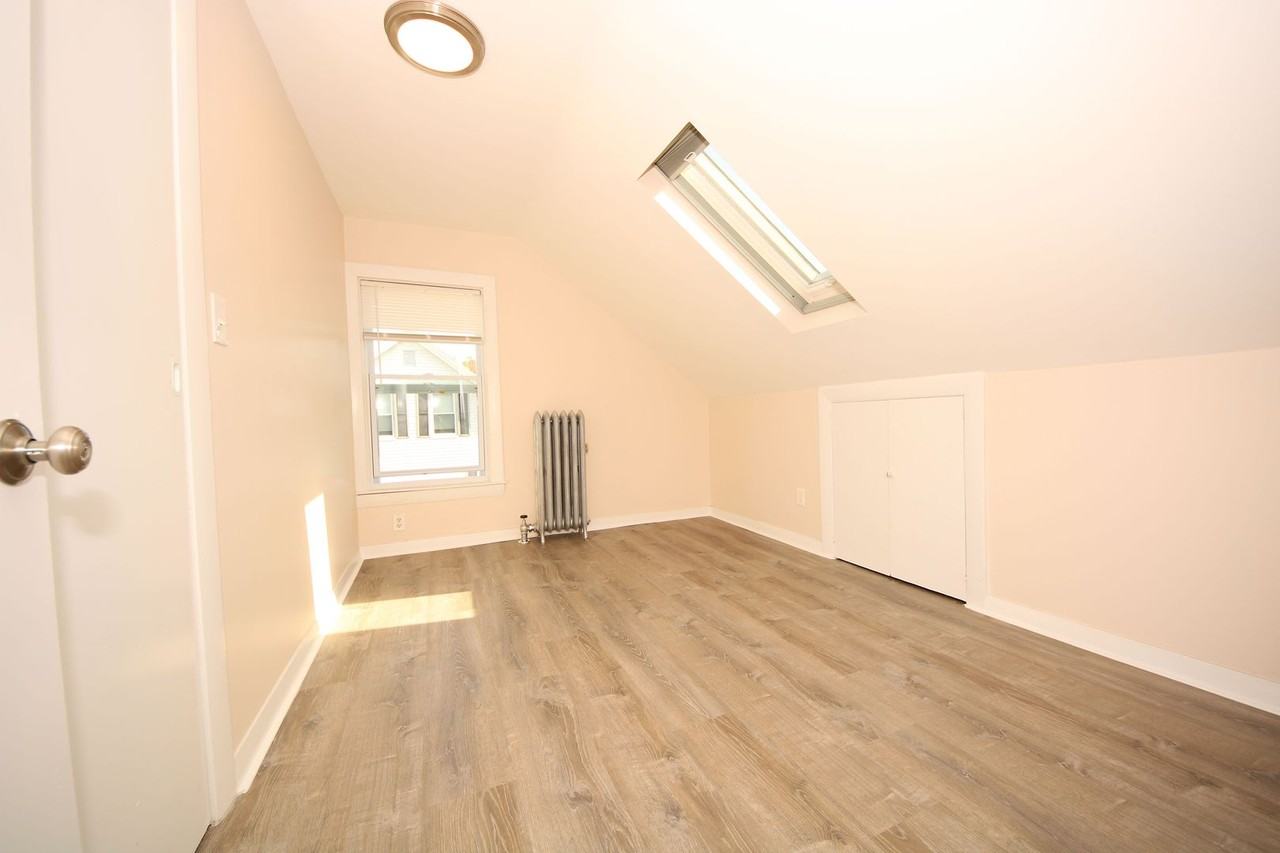 93 Cushing St - Photo 4 of 10