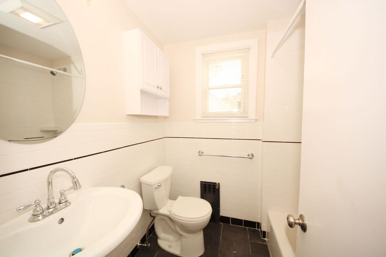 93 Cushing St - Photo 6 of 10