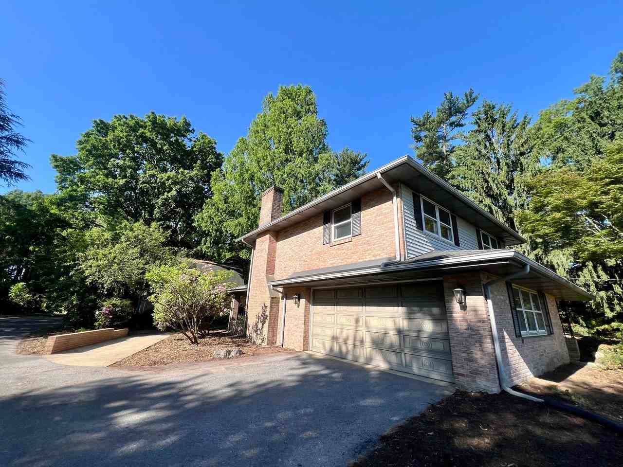 934 Village Rd - Photo 3 of 27