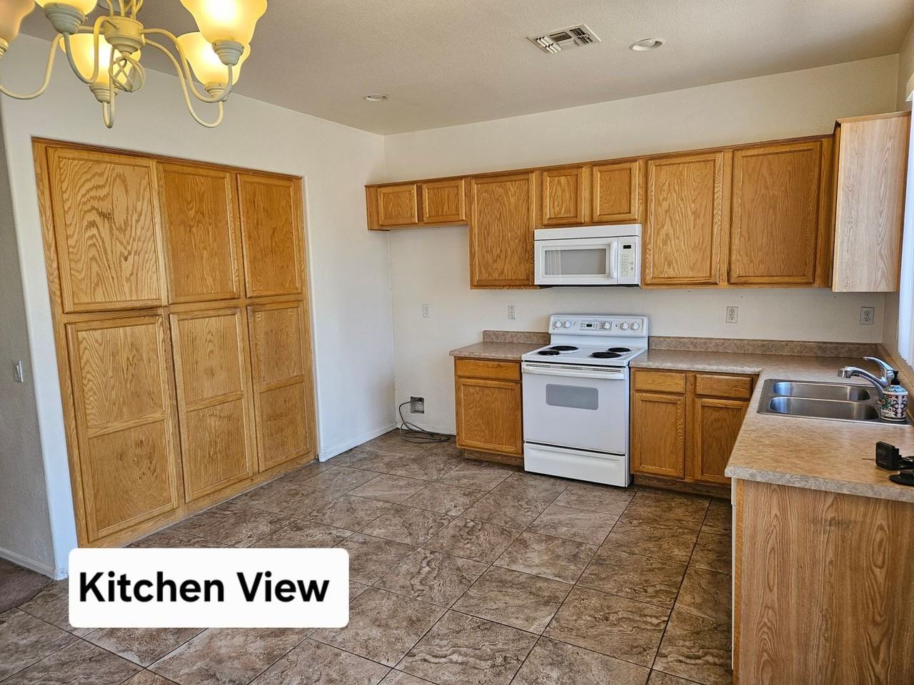 890 E Kyle Ct - Photo 6 of 24