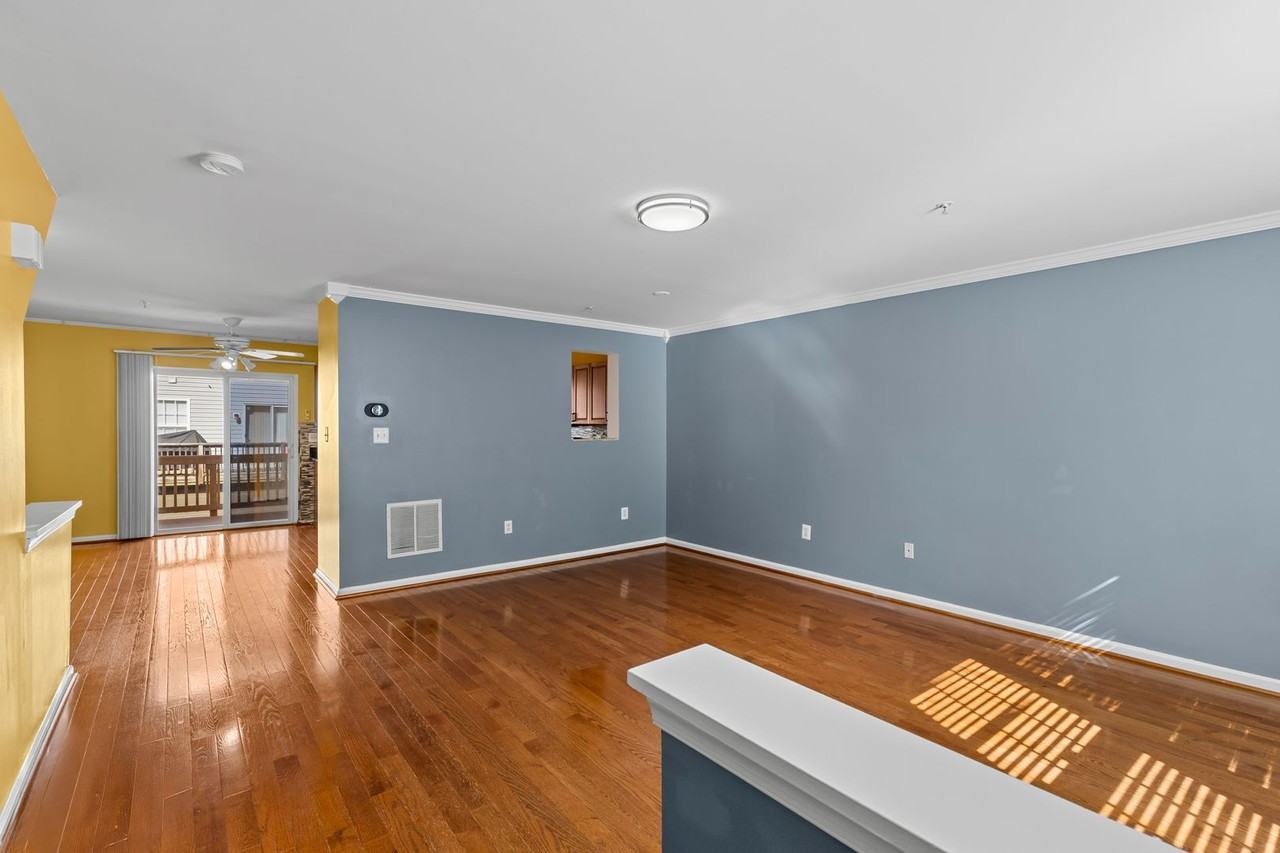 6607 Rumfire Ct - Photo 3 of 32