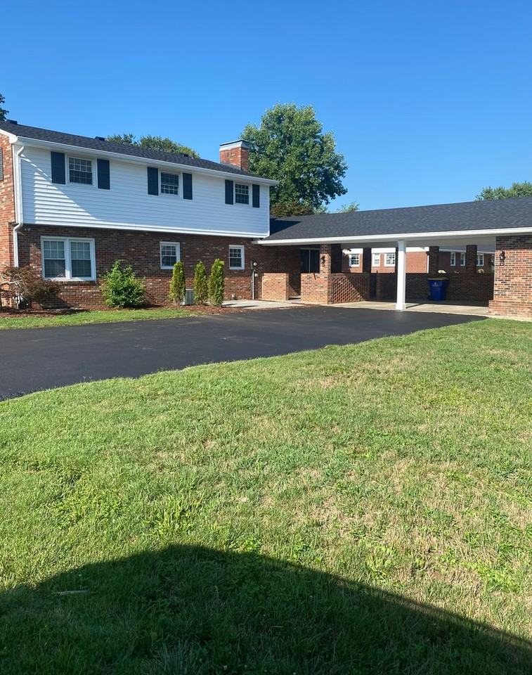 1424 Willow Way - Photo 2 of 9
