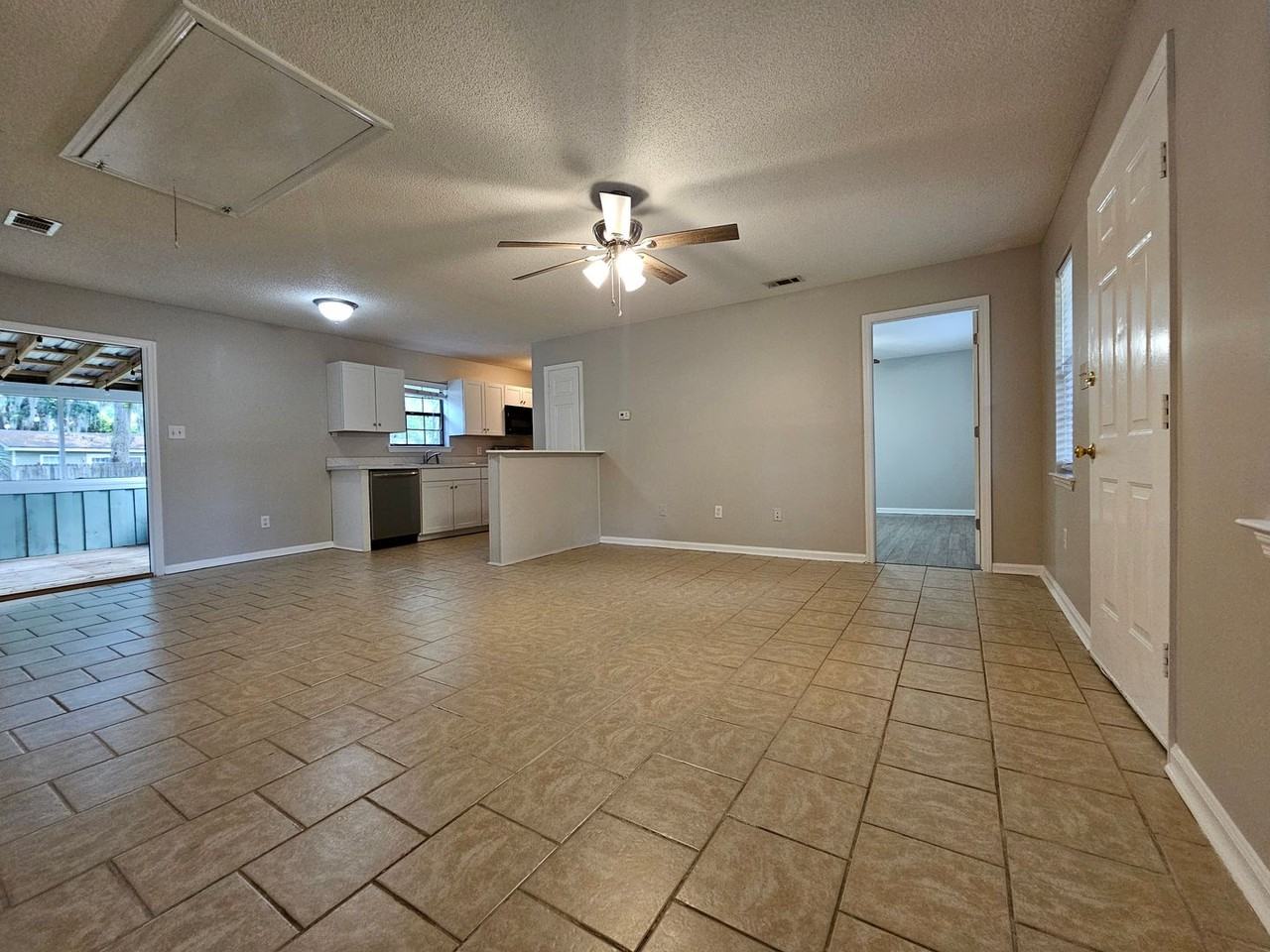 104 Holcomb St - Photo 2 of 17