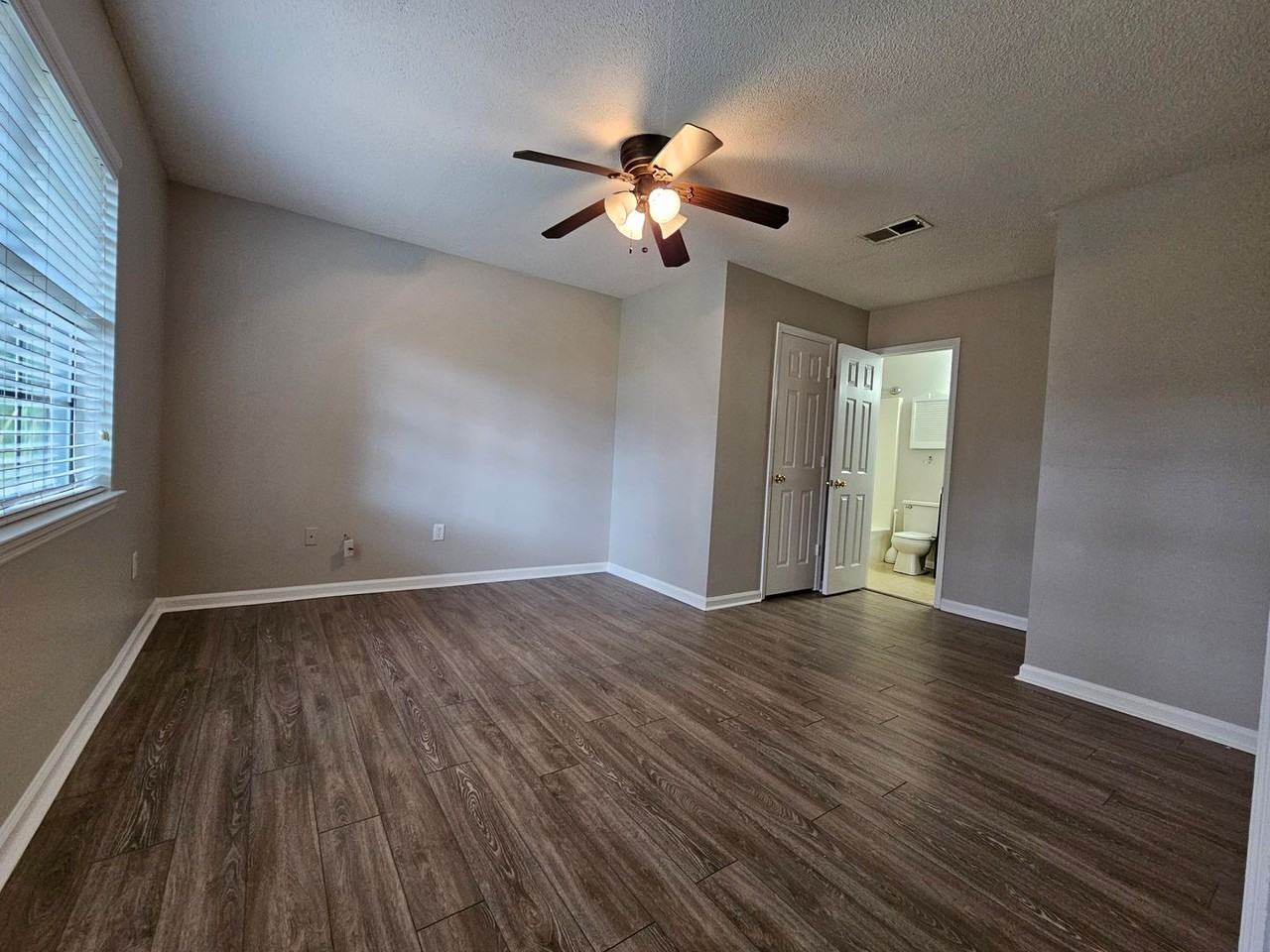 104 Holcomb St - Photo 5 of 17