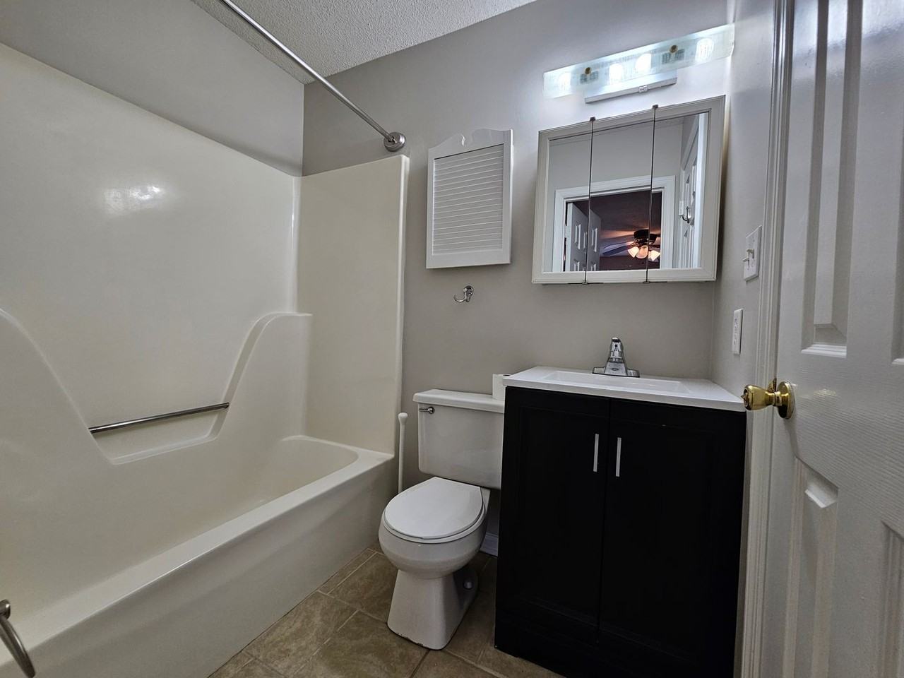 104 Holcomb St - Photo 6 of 17