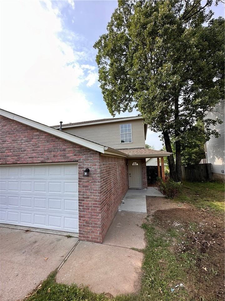 2226 E Cinnamon Way - Photo 2 of 14
