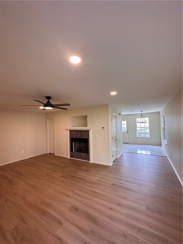 2226 E Cinnamon Way - Photo 4 of 14