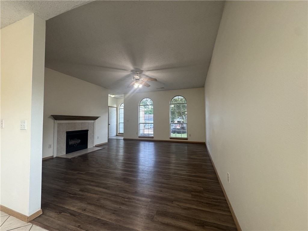 1502 Cresent St - Photo 2 of 14