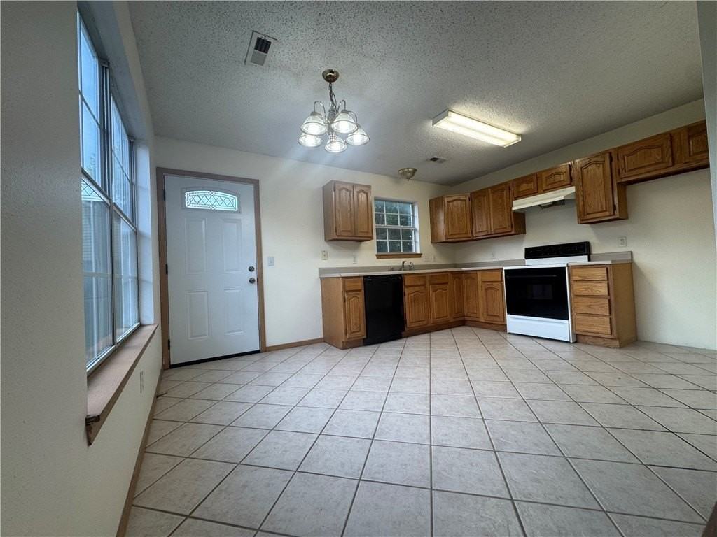 1502 Cresent St - Photo 3 of 14