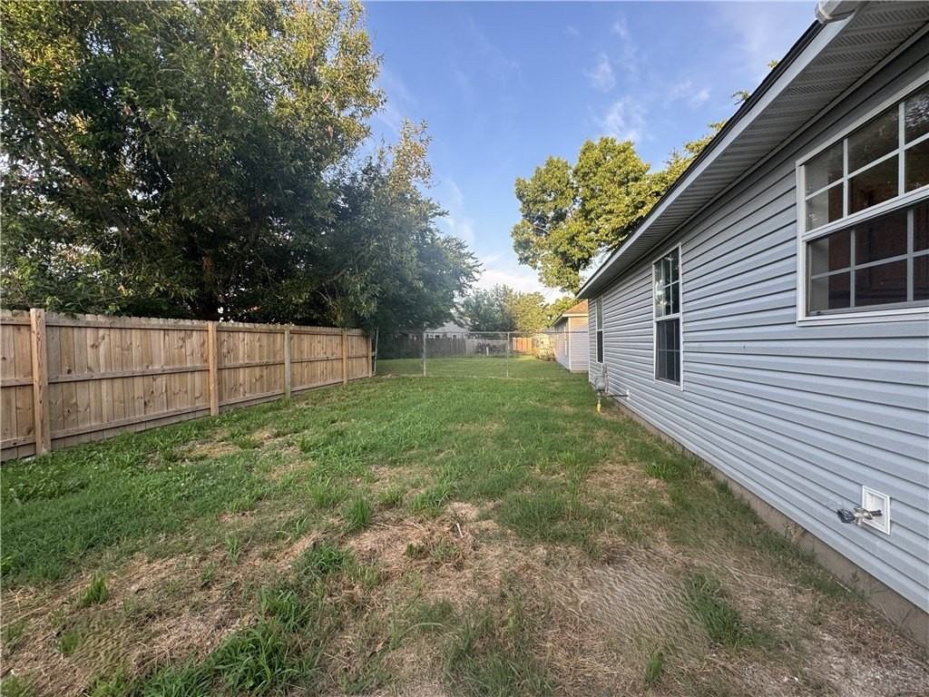 1502 Cresent St - Photo 4 of 14