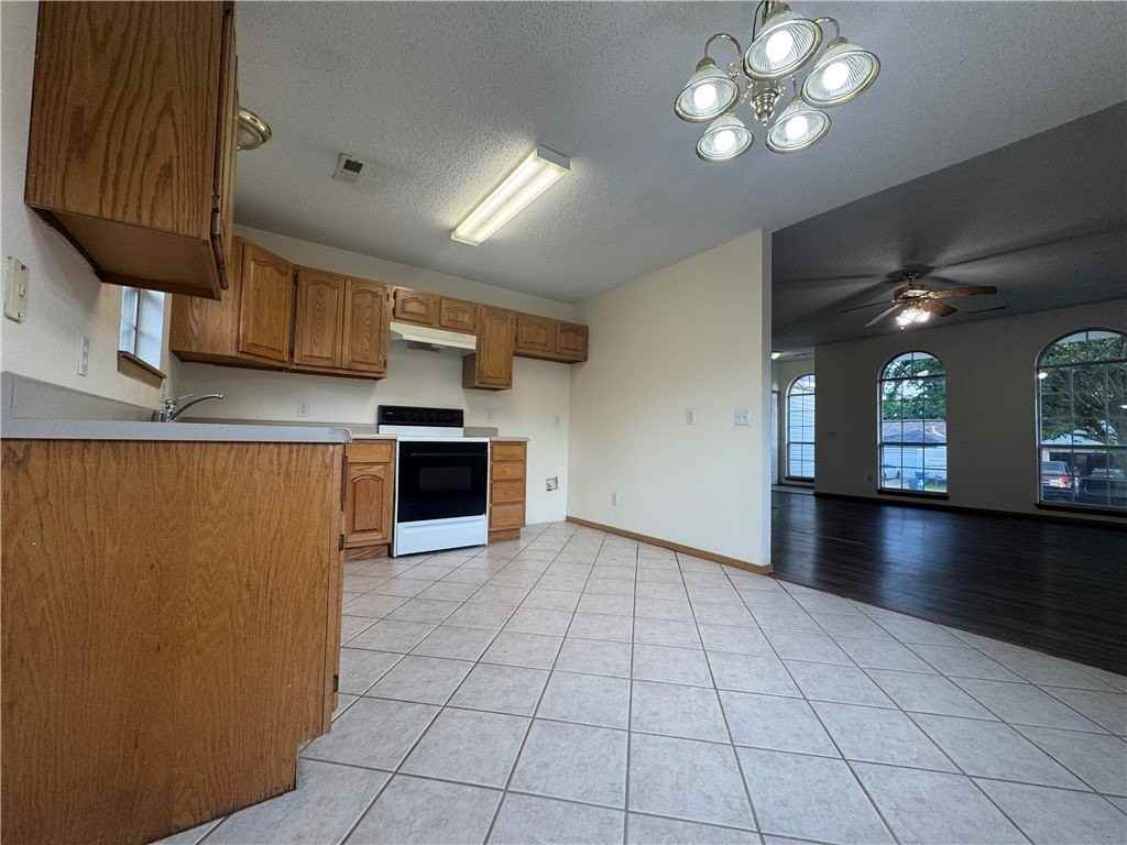 1502 Cresent St - Photo 6 of 14