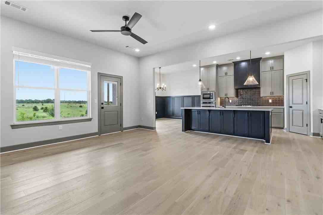 930 Trestle Ln - Photo 4 of 30