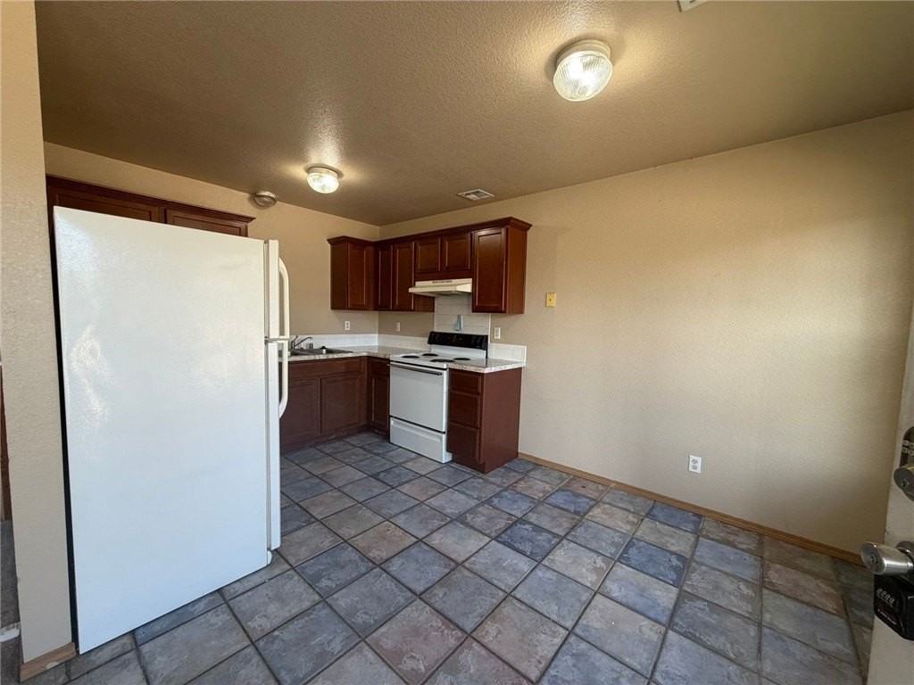 504 Se A St #2 - Photo 6 of 10