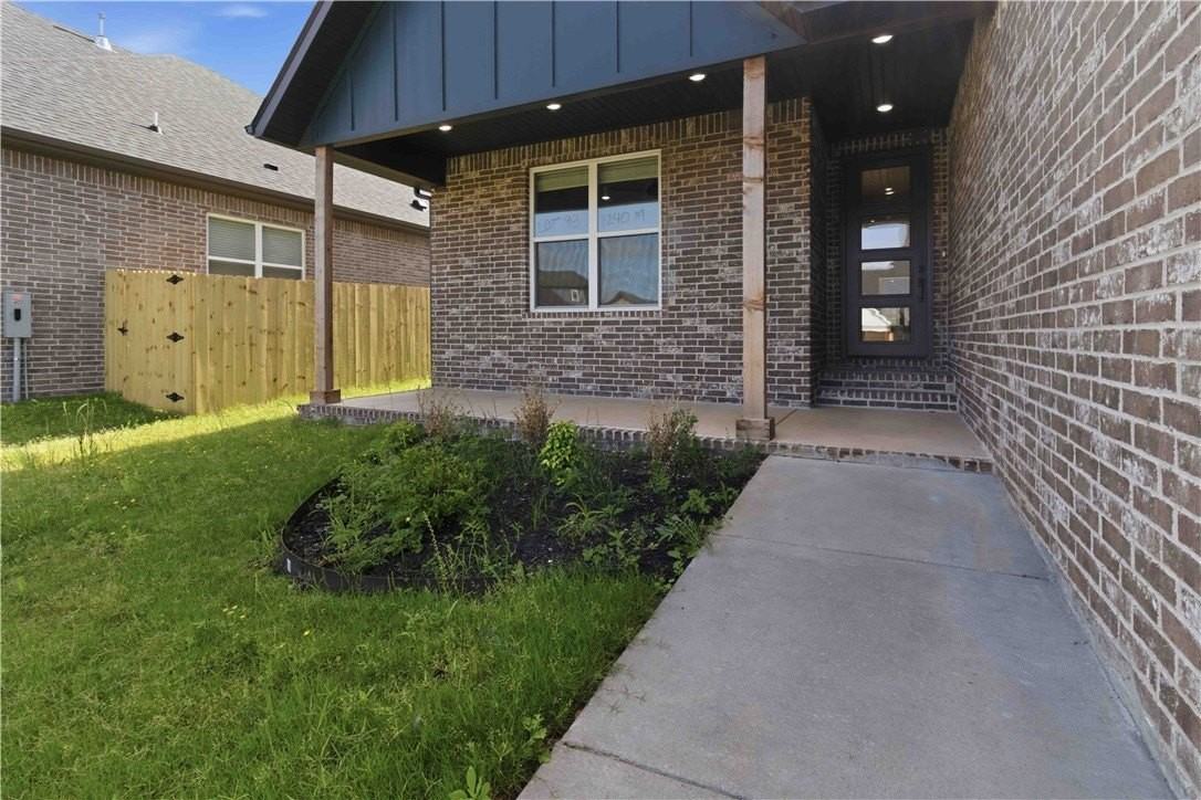 1240 Mammoth St - Photo 2 of 35