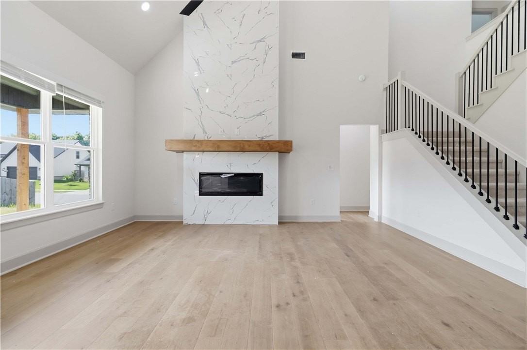 1240 Mammoth St - Photo 5 of 35