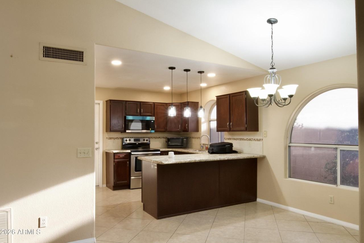 7568 W Kerry Ln - Photo 2 of 21