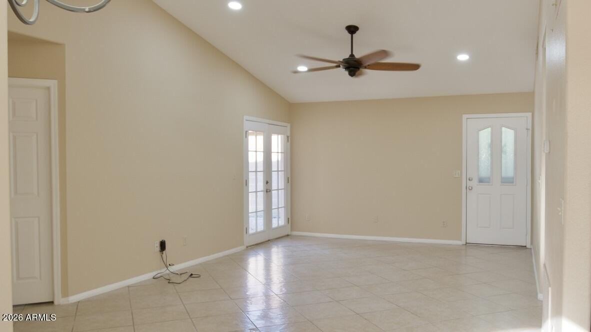 7568 W Kerry Ln - Photo 3 of 21