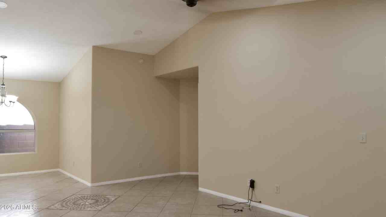 7568 W Kerry Ln - Photo 5 of 21