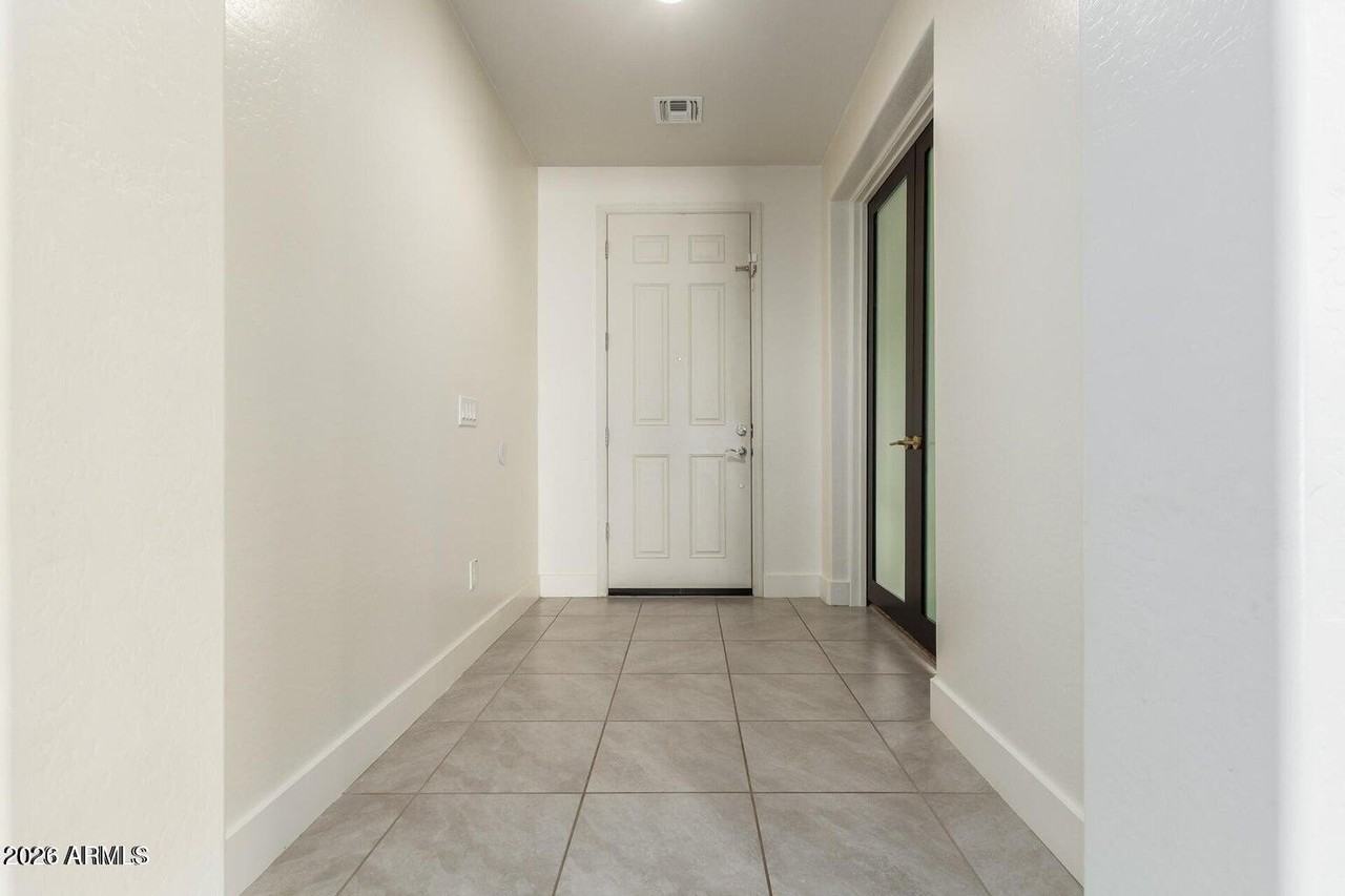 11018 E Thatcher Ave - Photo 5 of 29