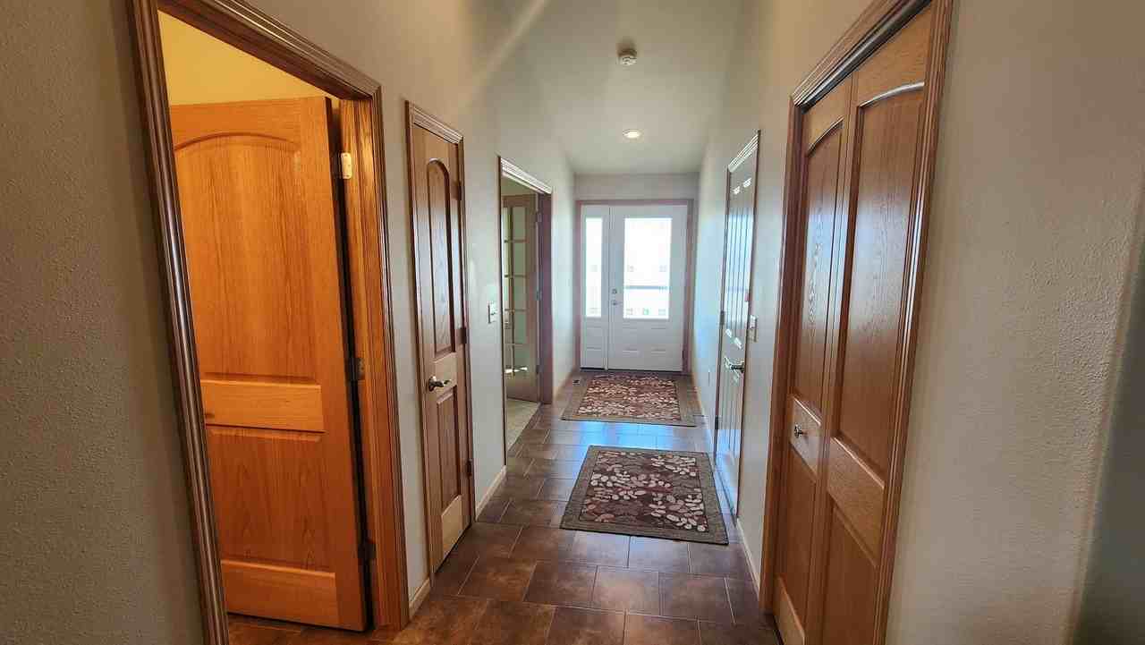 1329 Pinecrest Ln - Photo 3 of 21