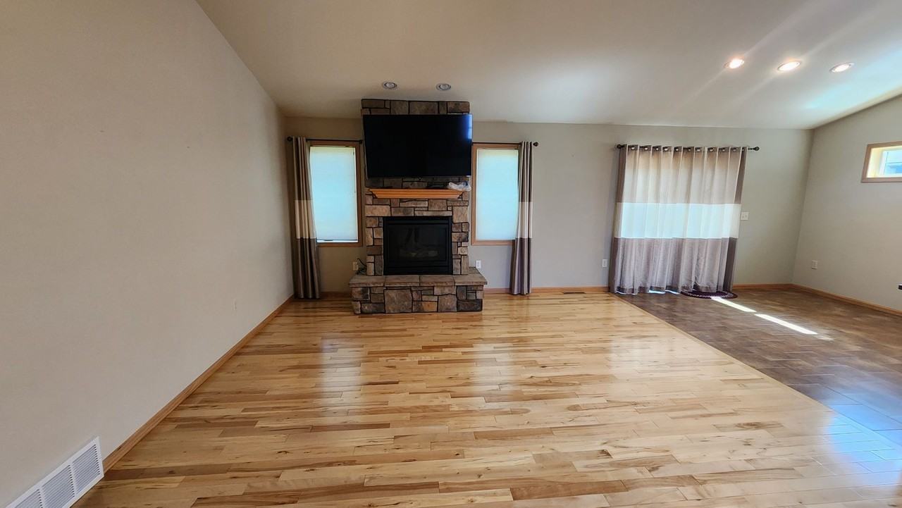 1329 Pinecrest Ln - Photo 6 of 21