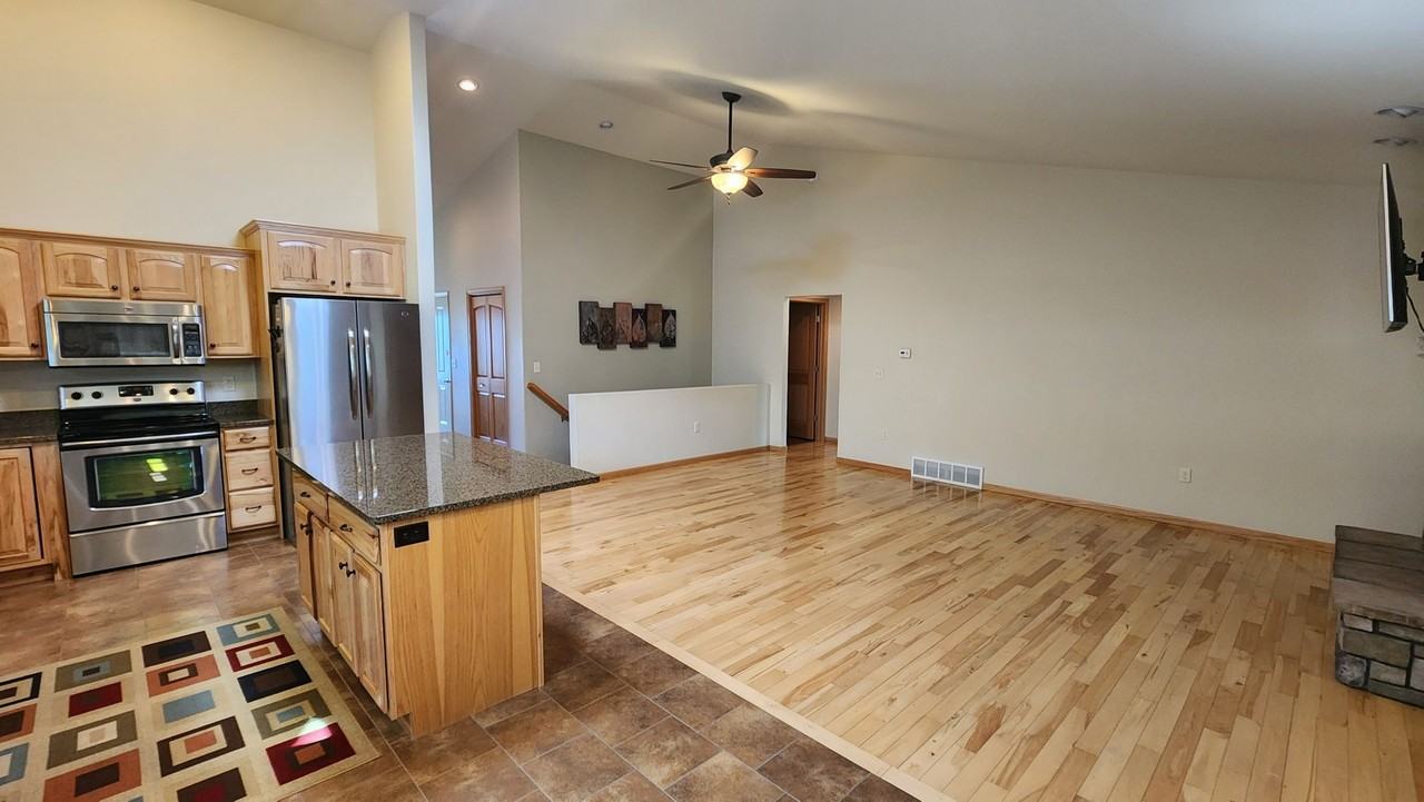 1329 Pinecrest Ln - Photo 5 of 21