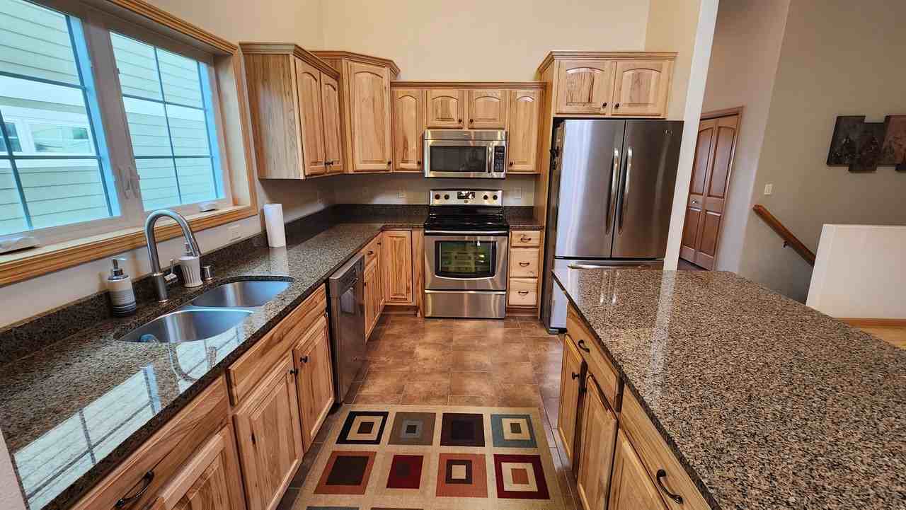 1329 Pinecrest Ln - Photo 2 of 21