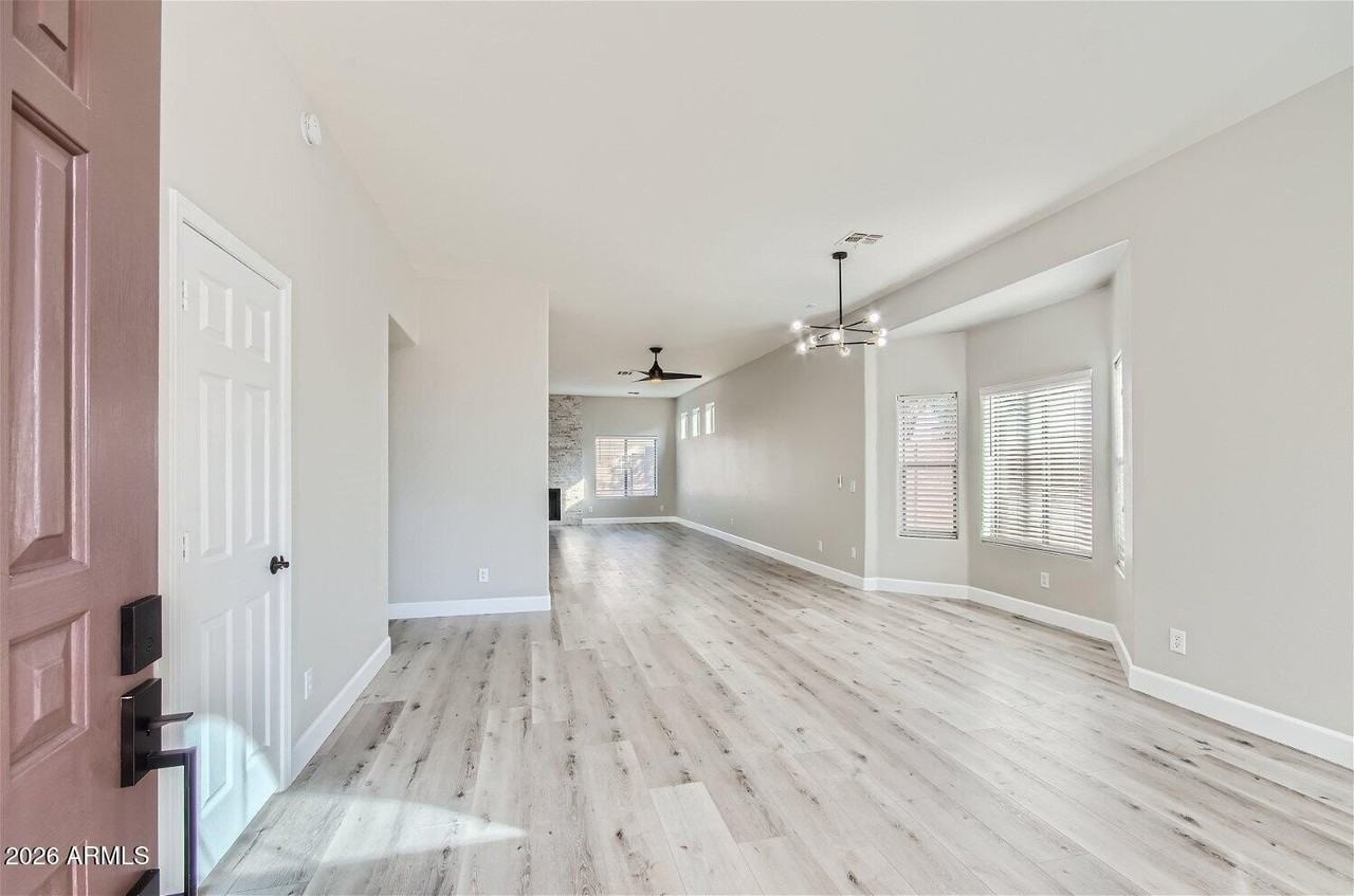 658 E Ranch Rd - Photo 3 of 27