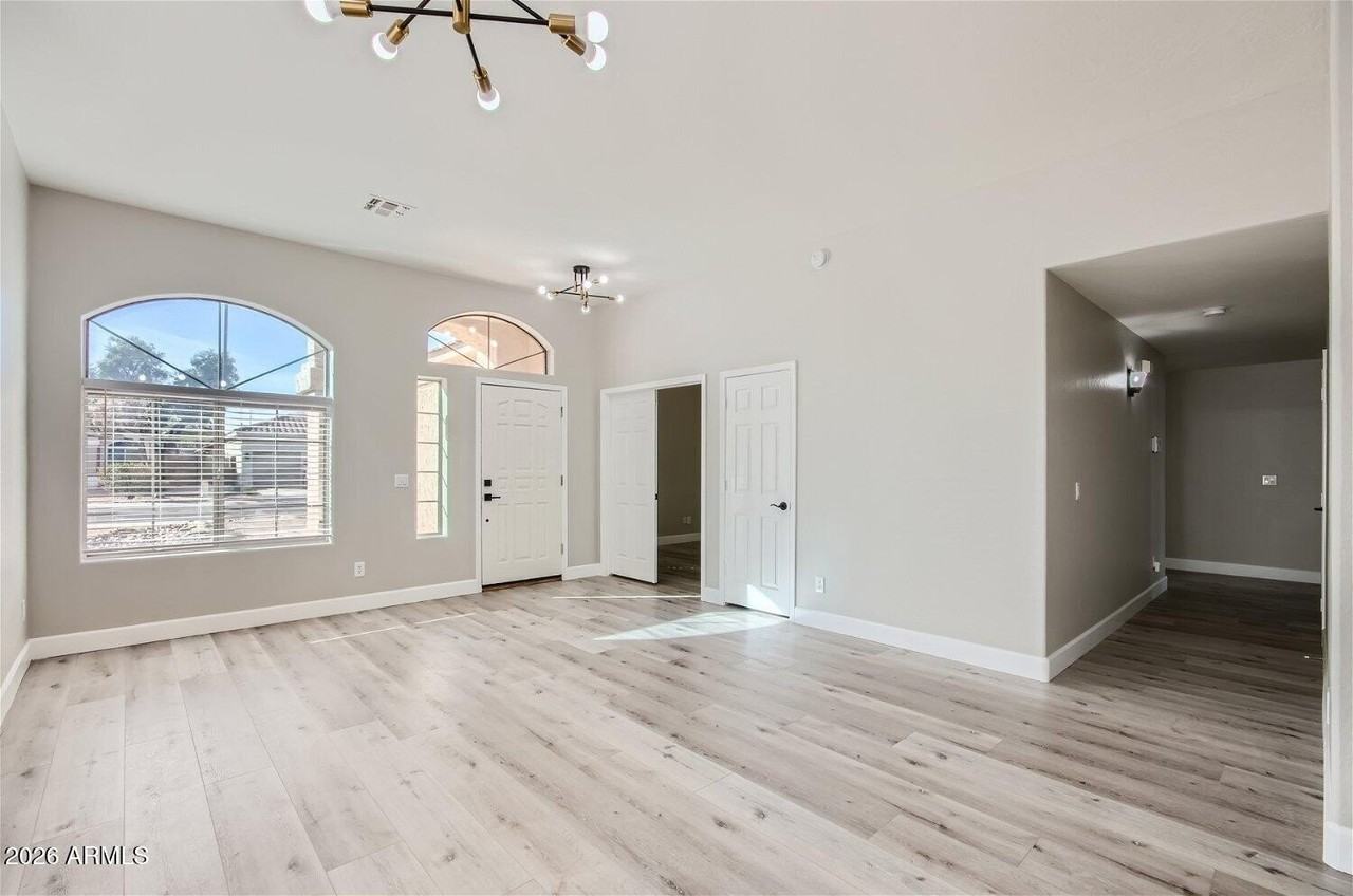 658 E Ranch Rd - Photo 5 of 27