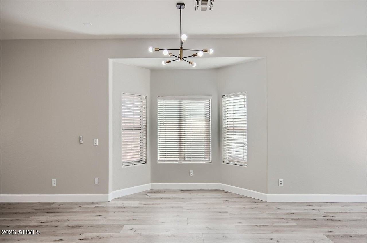 658 E Ranch Rd - Photo 6 of 27