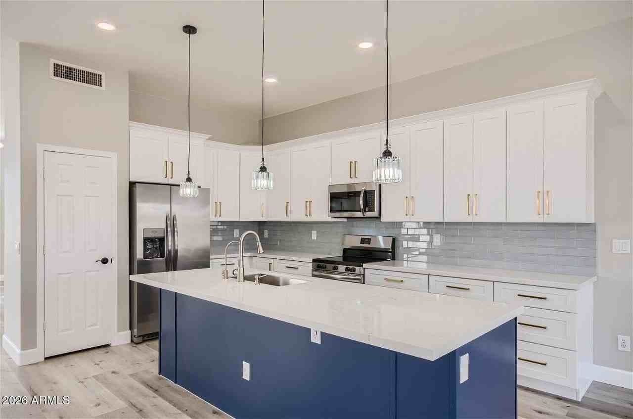 658 E Ranch Rd - Photo 7 of 27