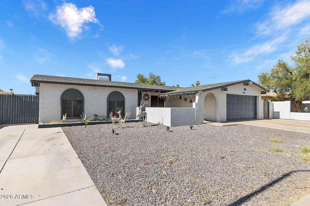 4716 W Christy Dr - Photo 5 of 44