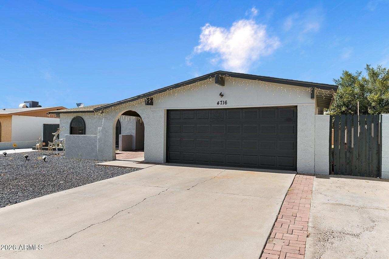 4716 W Christy Dr - Photo 6 of 44