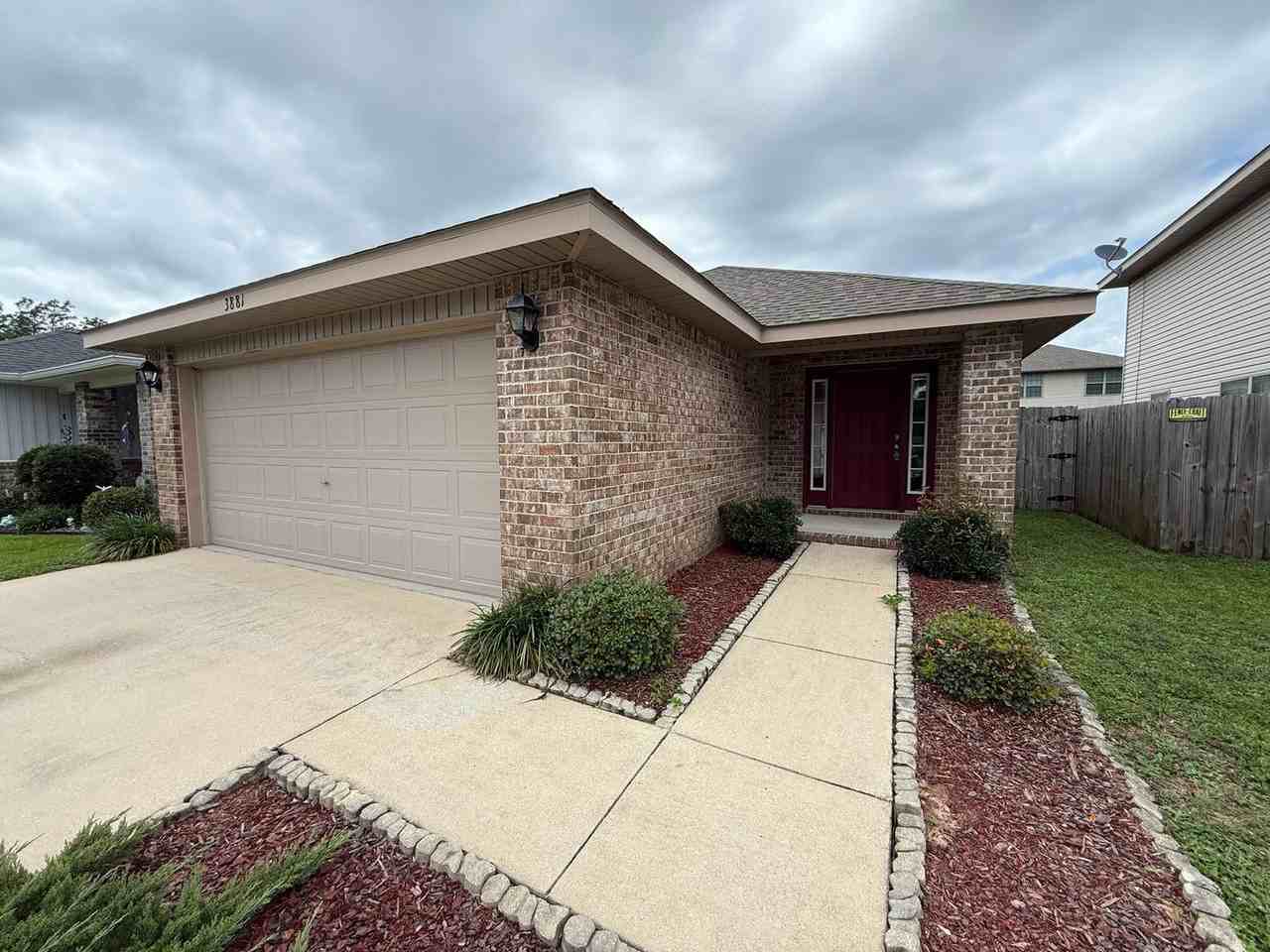 3881 Weatherstone Cir - Photo 2 of 26