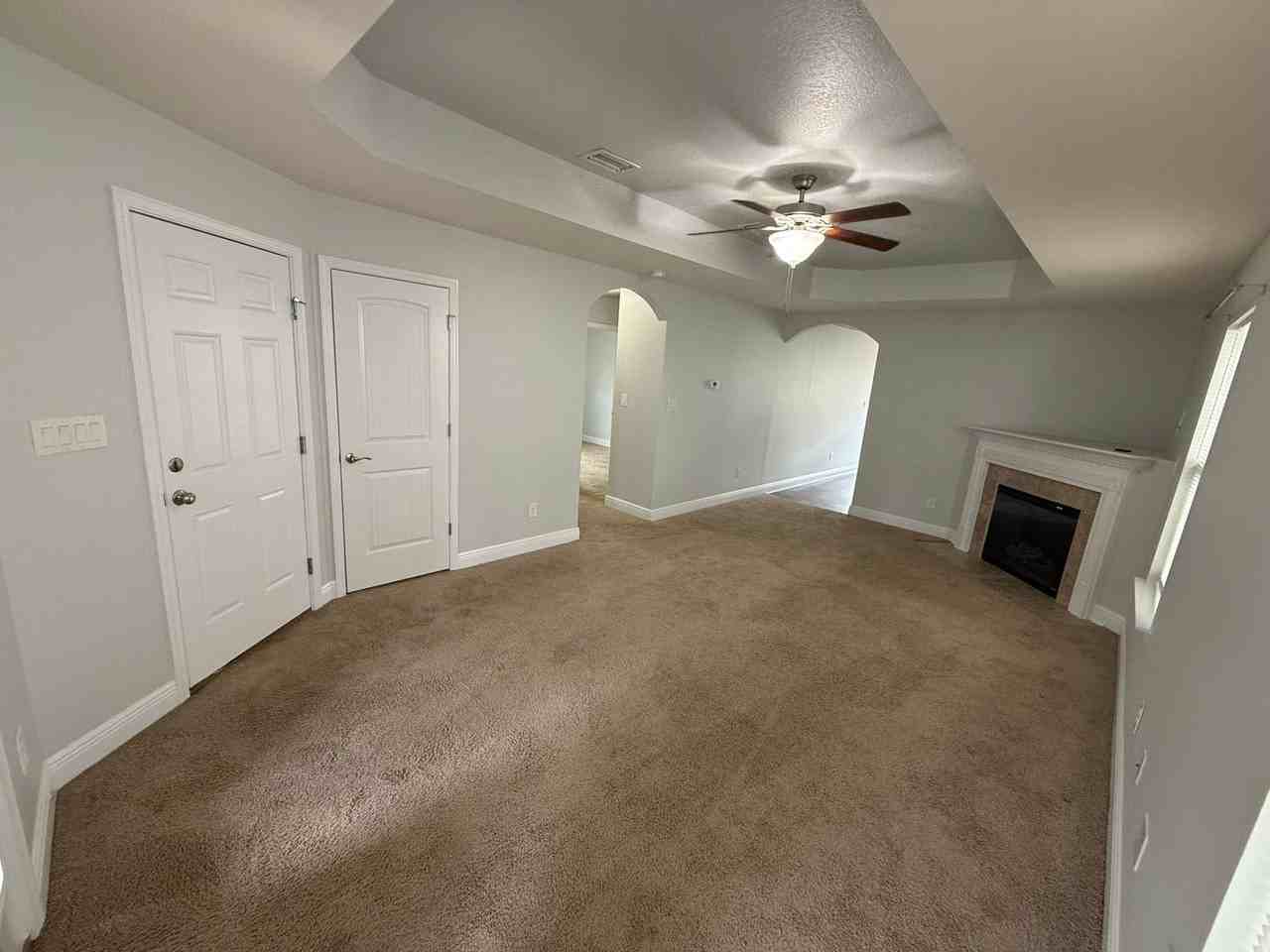 3881 Weatherstone Cir - Photo 3 of 26
