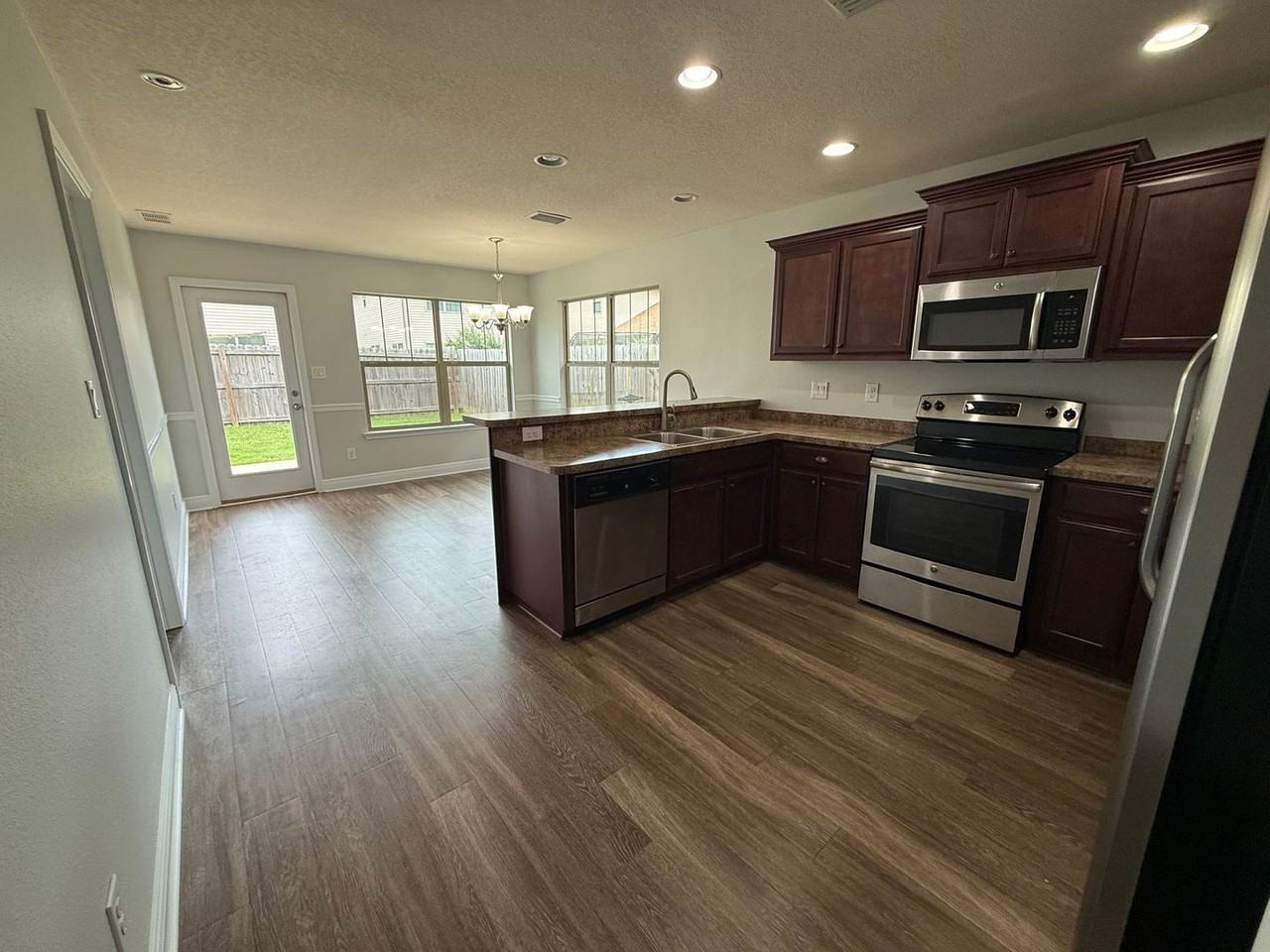 3881 Weatherstone Cir - Photo 6 of 26