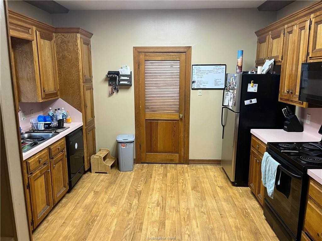 2806 Arroyo Ct N - Photo 3 of 7