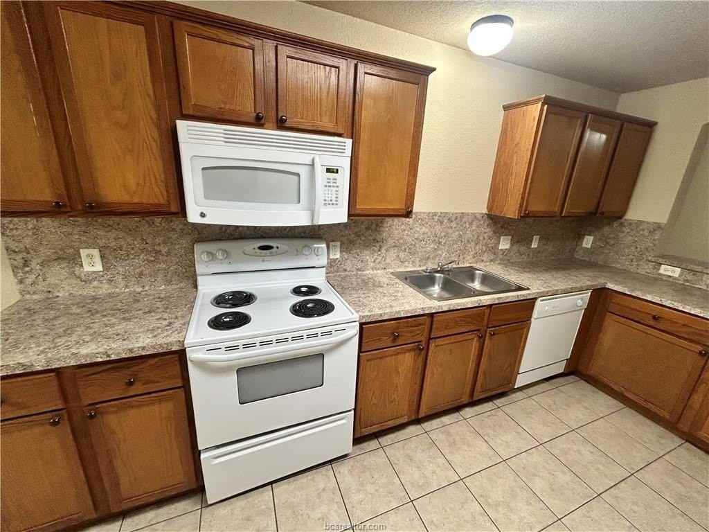 3528 Paloma Ridge Dr - Photo 3 of 9