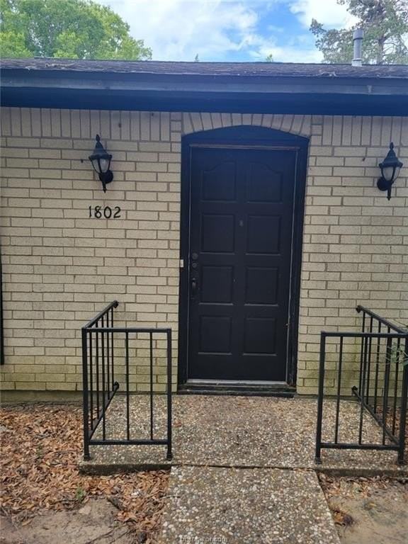 1802 Leona Dr - Photo 2 of 15