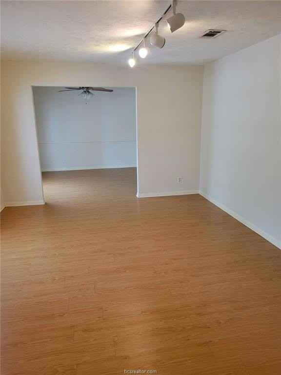 1802 Leona Dr - Photo 3 of 15