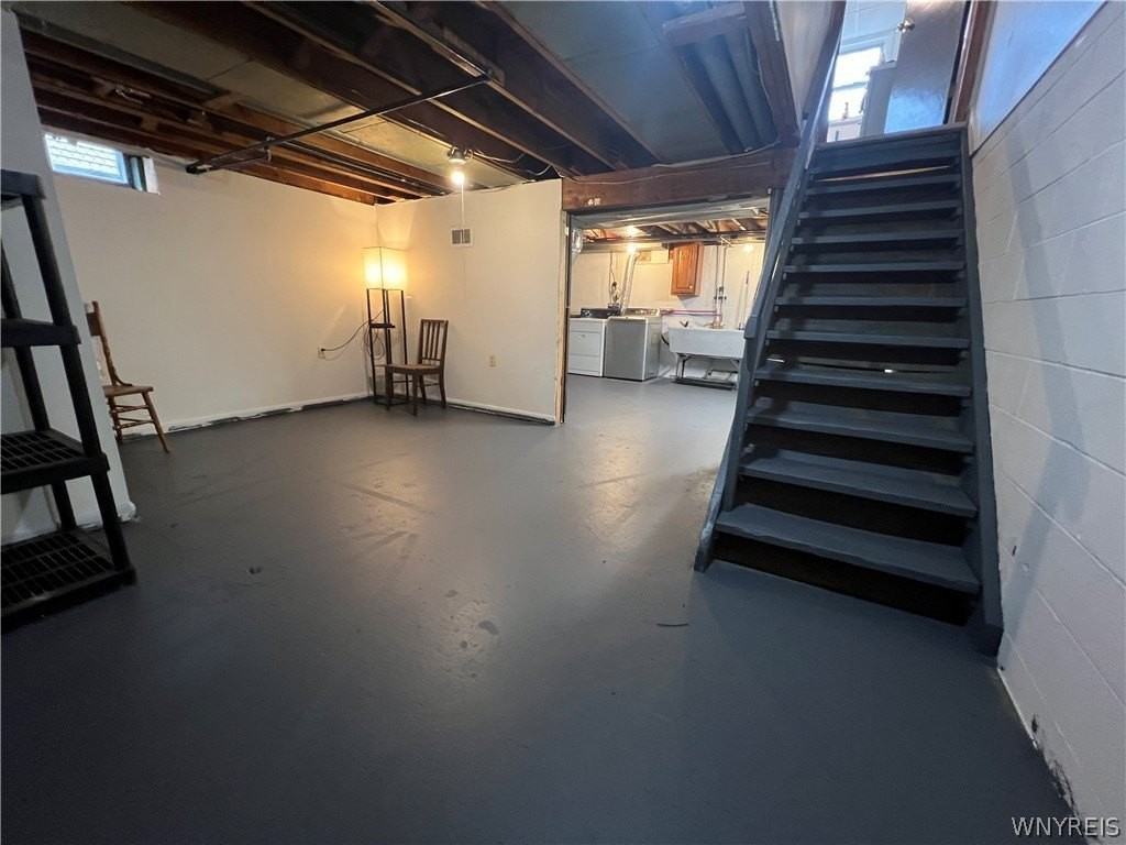 512 Cayuga Rd - Photo 4 of 20