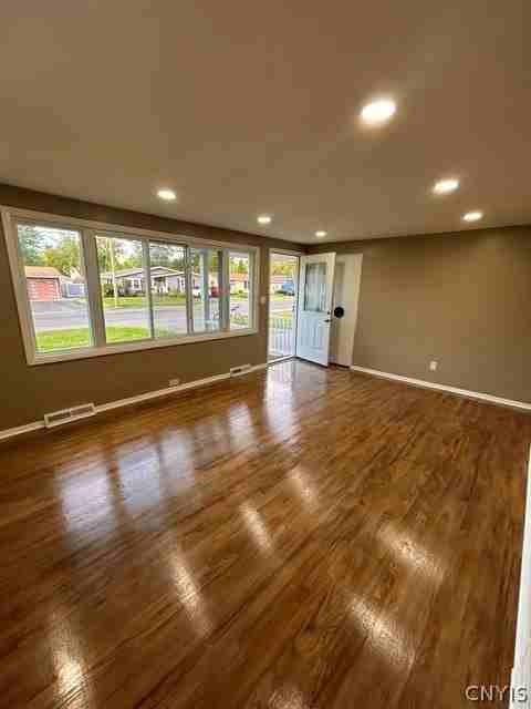 213 Sunflower Dr - Photo 5 of 21