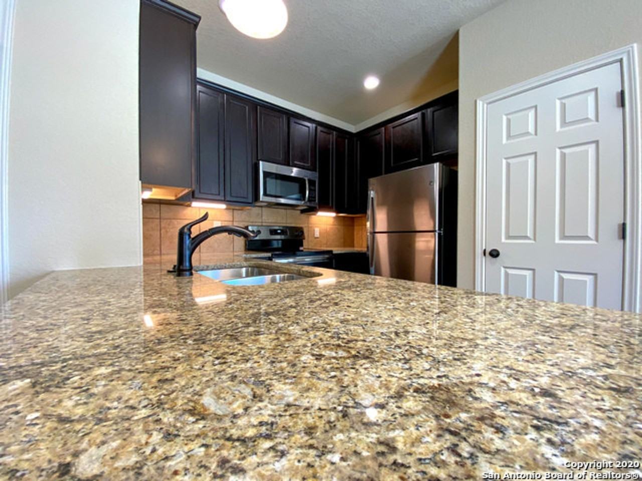 1152 Stanley Way - Photo 4 of 38