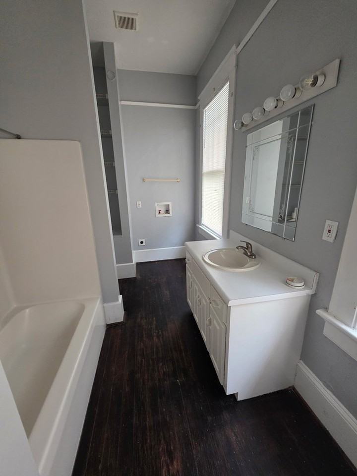 2923 11th Ave - Photo 5 of 10