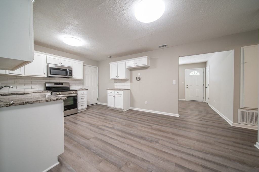 6040 Luna Dr - Photo 3 of 22