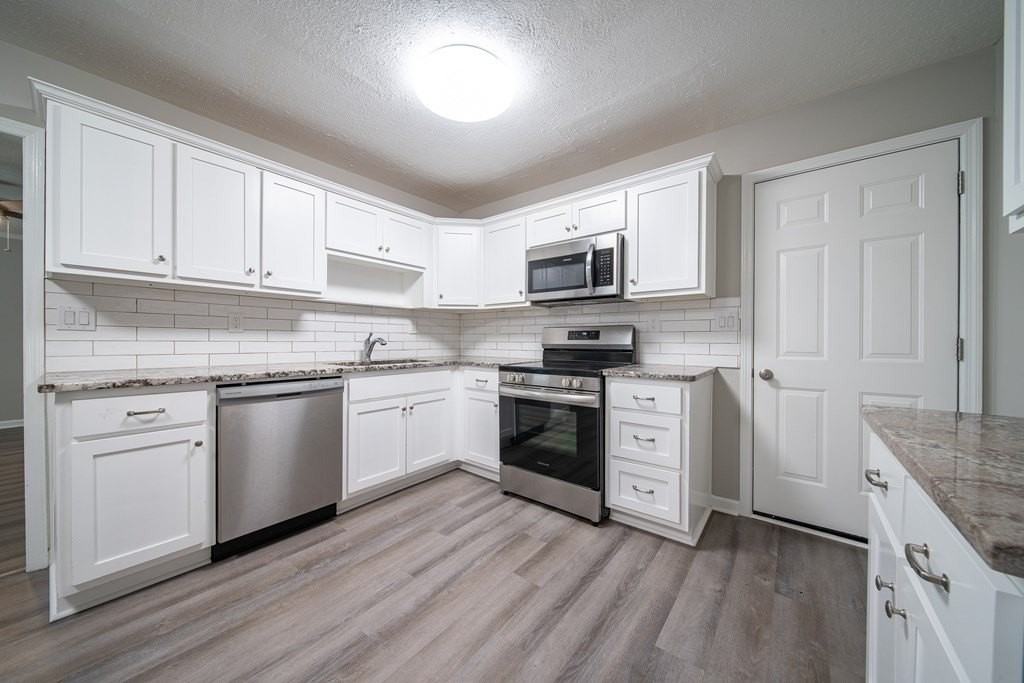 6040 Luna Dr - Photo 4 of 22