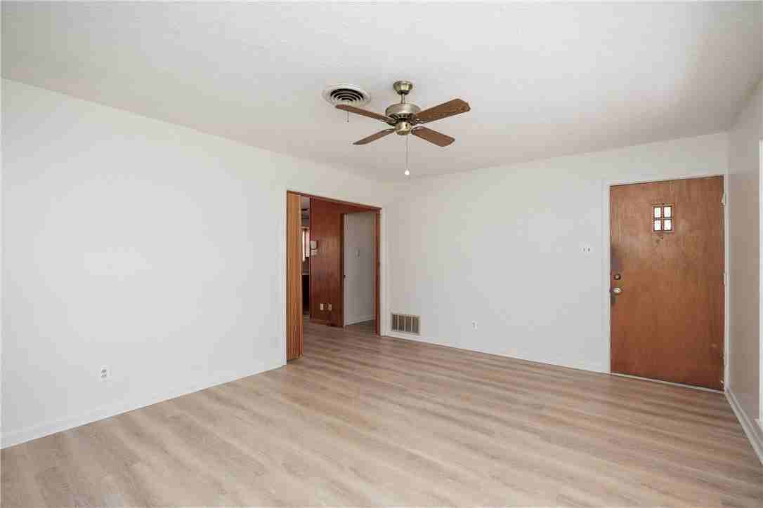 1137 Bradshaw Dr - Photo 5 of 40