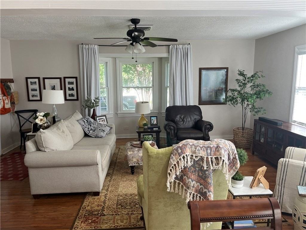 440 Naples St - Photo 2 of 9